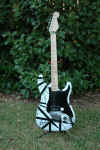 vh1guitar.jpg (178992 bytes)
